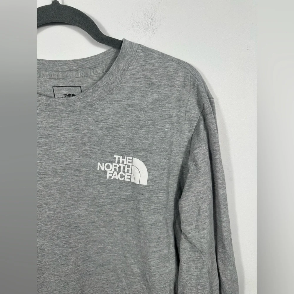 The North Face Long Sleeve Logo T-Shirt Gray Graphic Tee Men’s‎ Medium